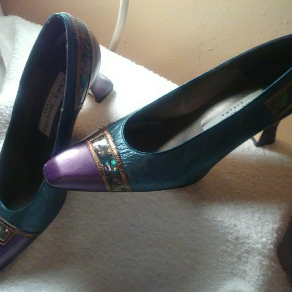 Purple pumps